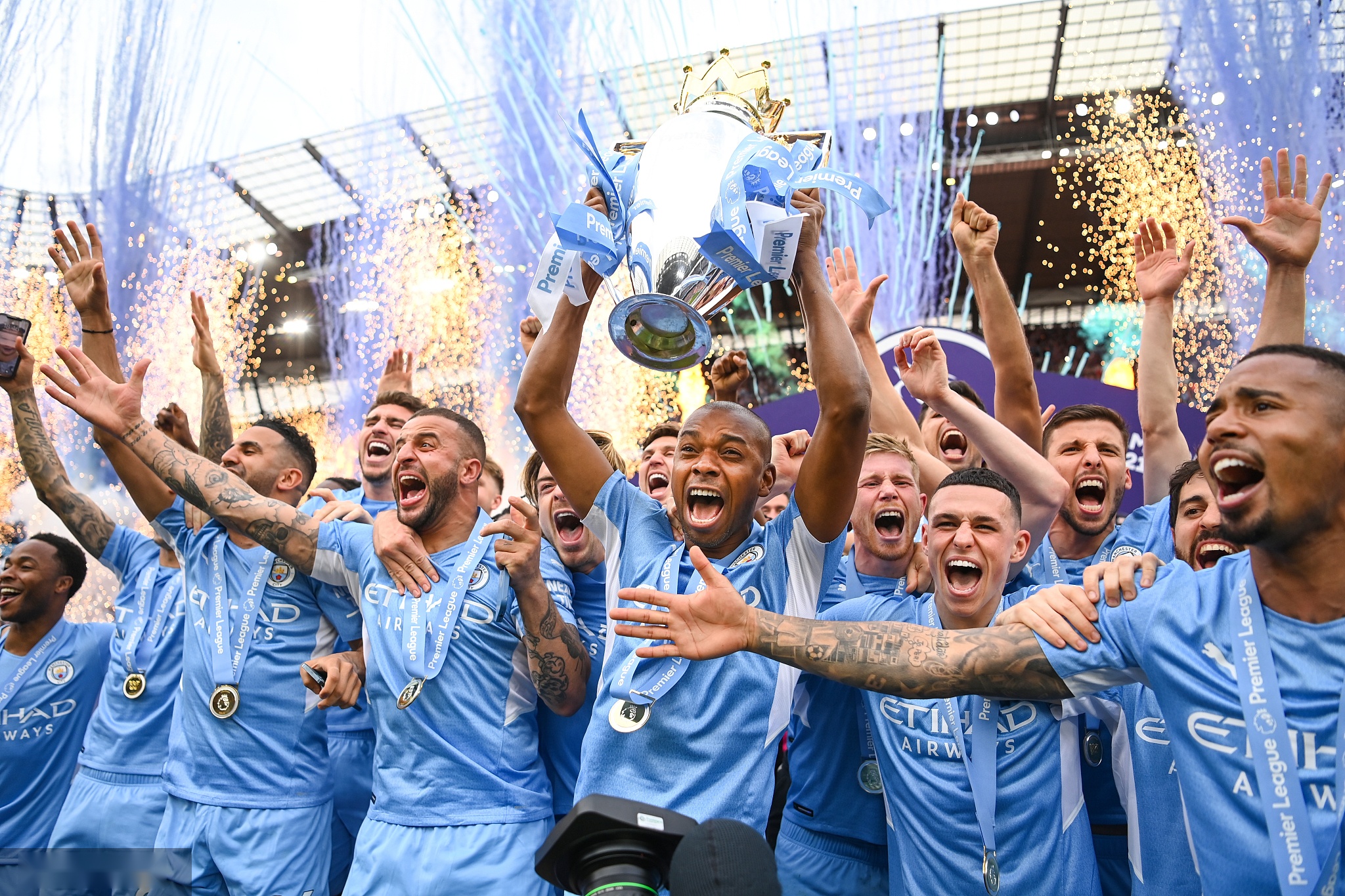 及教练组管 及教练组管